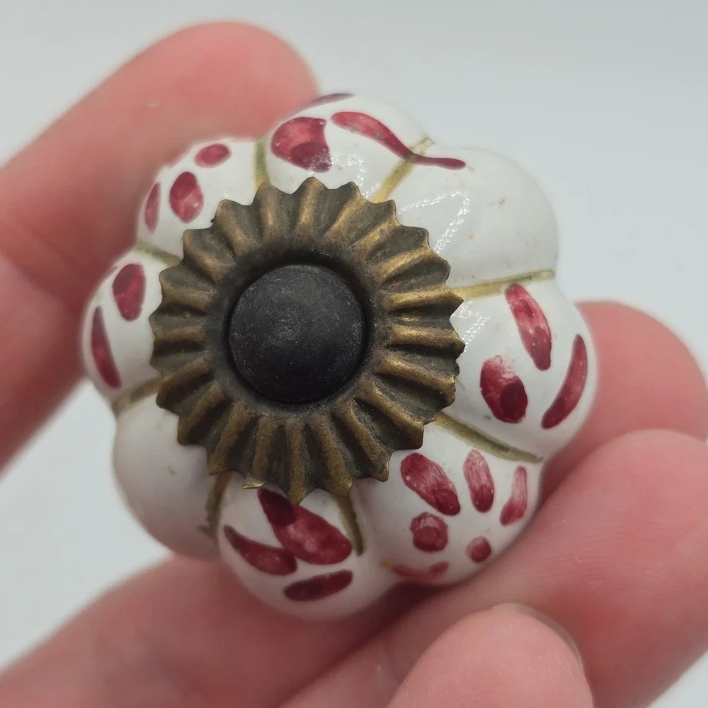Lot Of 2 VINTAGE VICTORIAN‎ HAND PAINTED Cabibet Drawer Knobs